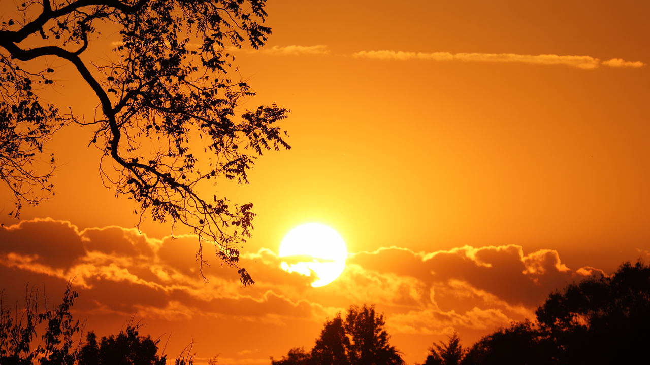 pexels-magnific-sunset-657673438-33886256